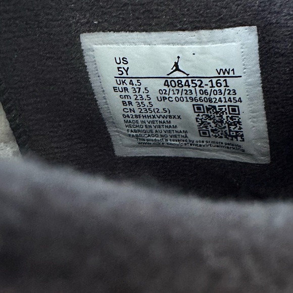 Air Jordan 4 Retro: Red, White, Black - Picture 5 of 7